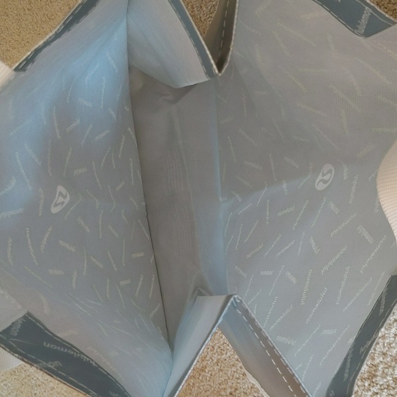 New Lululemon Large Silver & White Reusable Tote - Picture 5 of 5